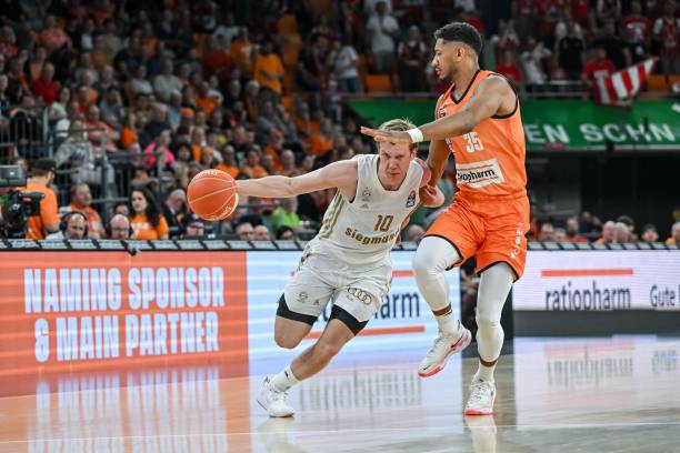 在接受采访 在接受采访