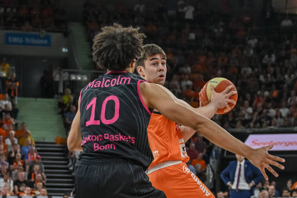 目前伤情仍 目前伤情仍